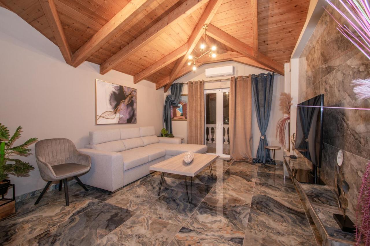 Casa Di Voz Shared Villa Studios By "Elite" Gaitani Bagian luar foto